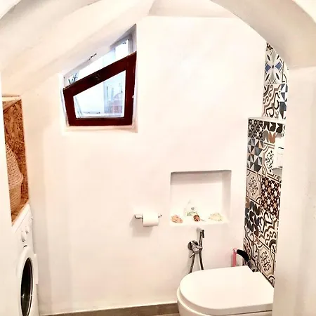 La Maison Blanche Apartment *
